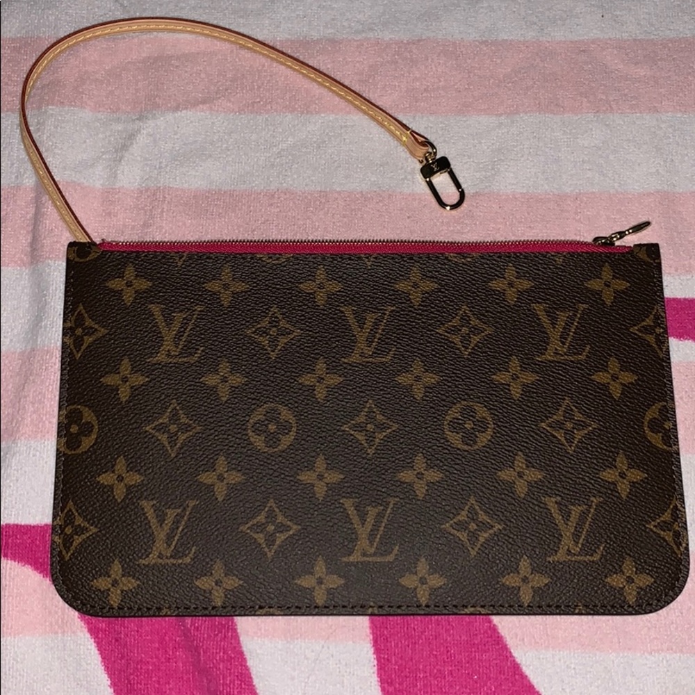 🔴NEVER USED Louis Vuitton GM Monogram Wristlet